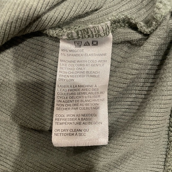 Saks Fifth Avenue 2-Piece Ribbed T-shirts - Size Large - Picture 5 of 5